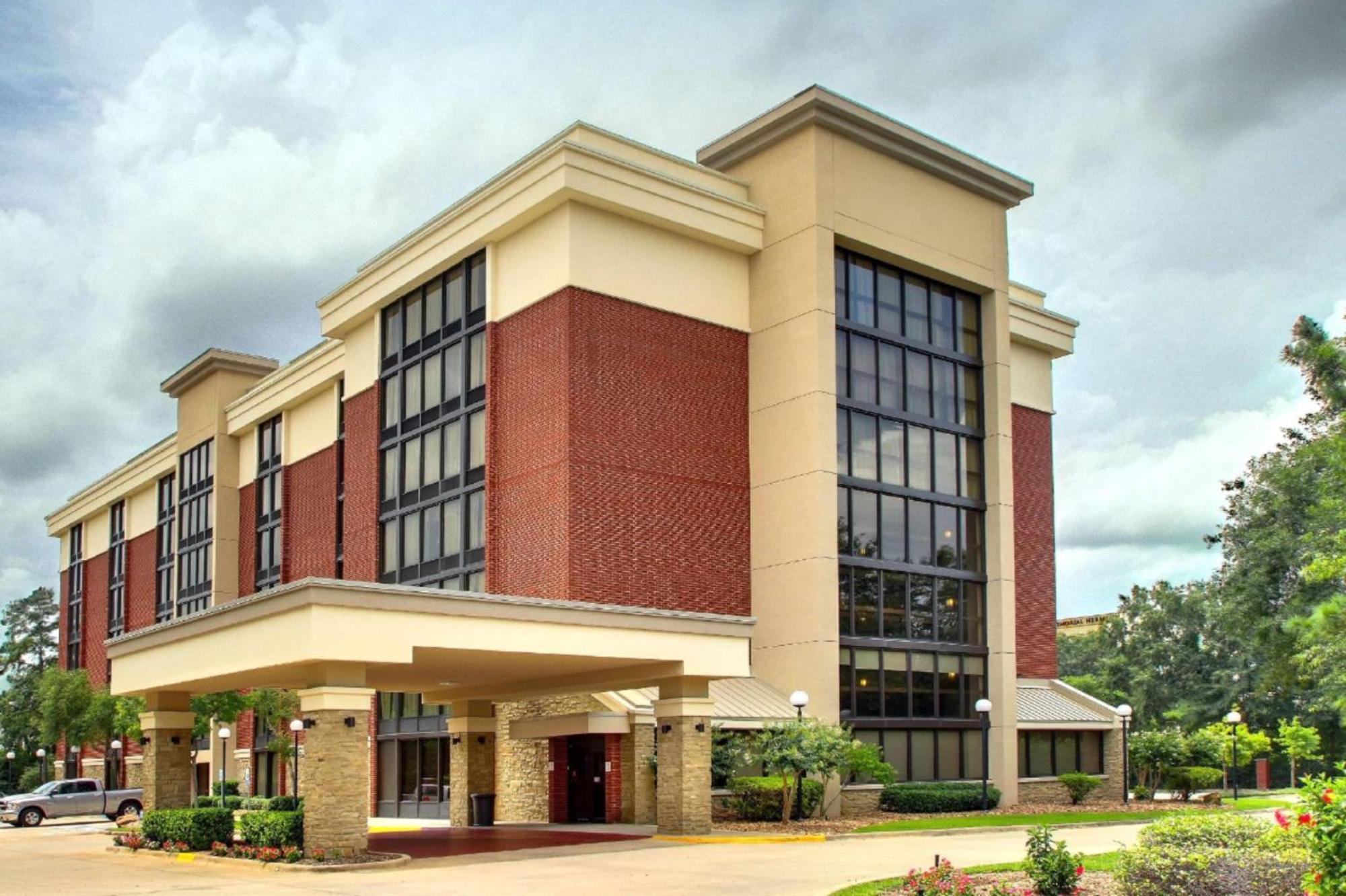 Heritage Inn & Suites The Woodlands, Trademark By Wyndham Bagian luar foto