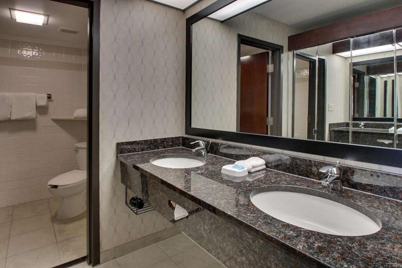Heritage Inn & Suites The Woodlands, Trademark By Wyndham Bagian luar foto
